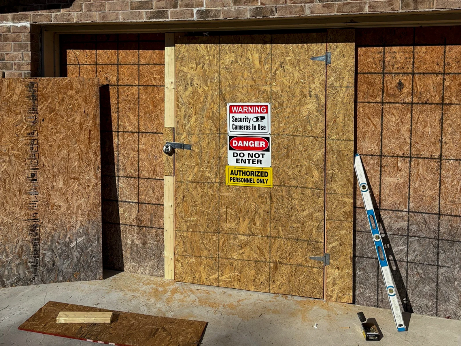Emergency board up and roof tarping after fire damage